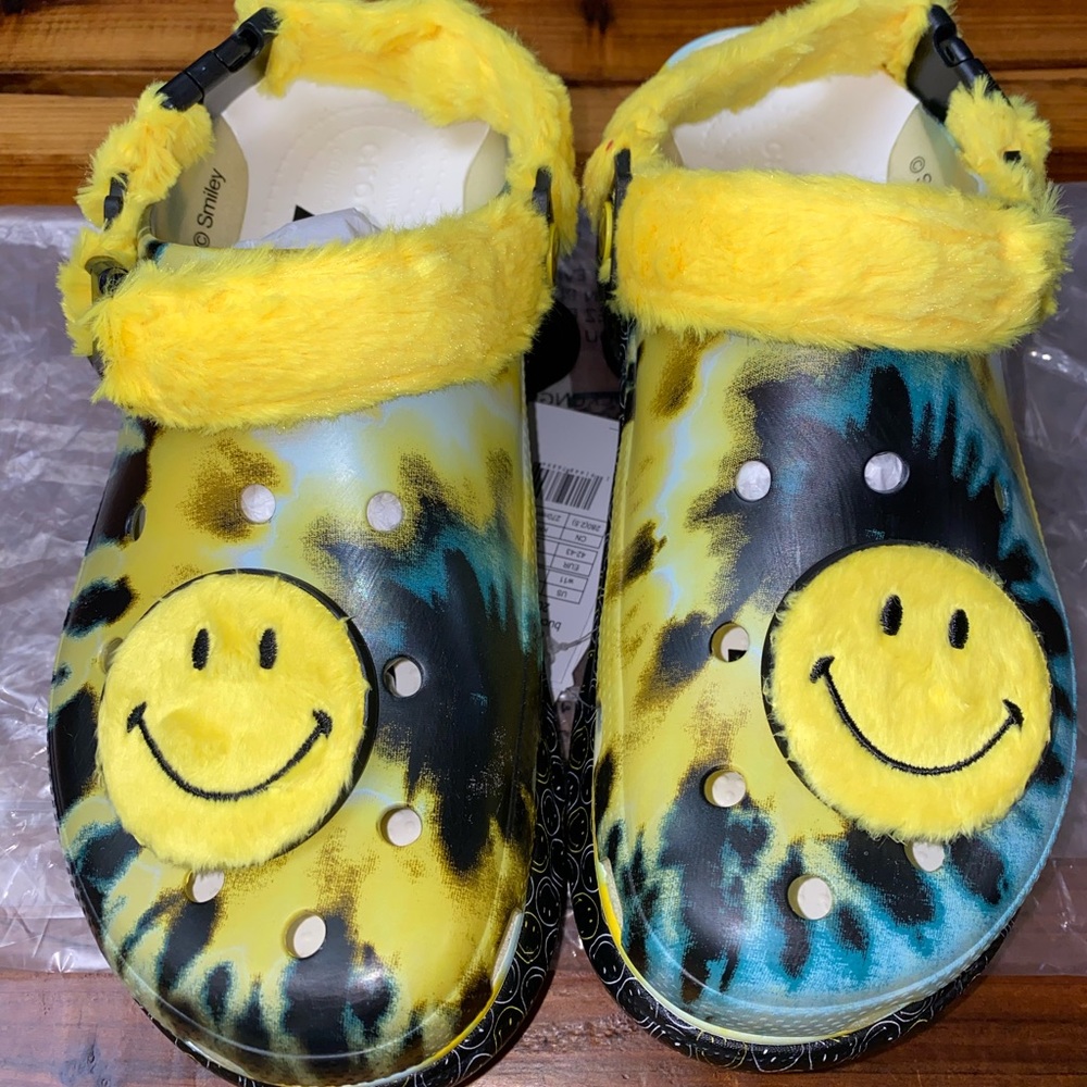 Crocs Smiley Edition Bae Clogs - Picture 3 of 6